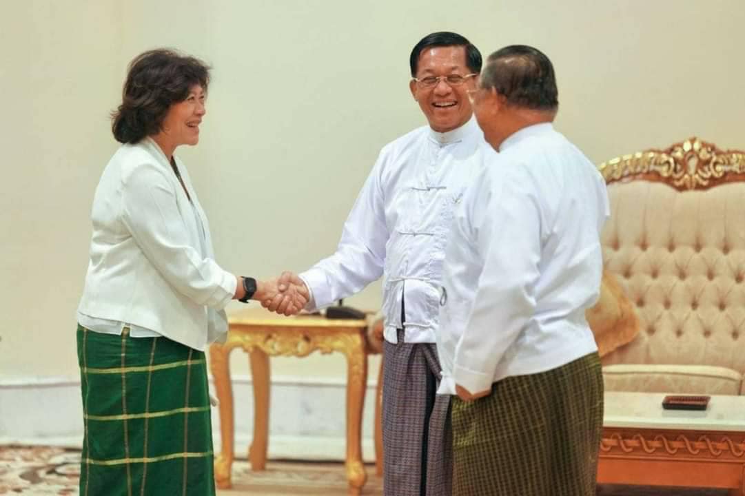 ကုလအထူးကိုယ်စားလှယ် စစ်ကောင်စီခေါင်းဆောင်နှင့် တွေ့ဆုံနေစဉ်