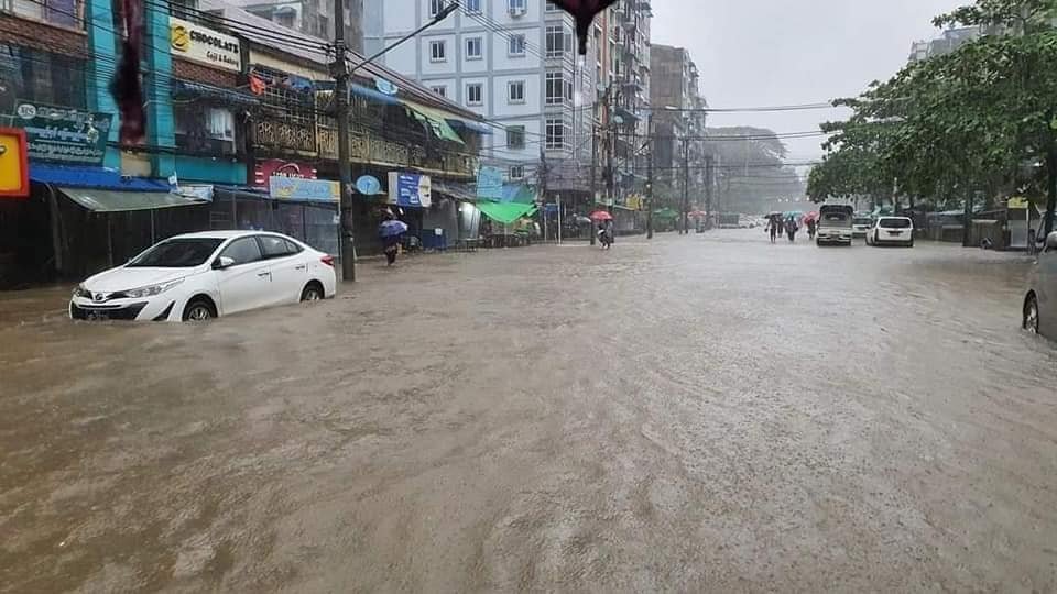 ရန်ကုန်မှာမိုးကြီးပြီး ရေကြီးရေလျှံမှုတွေဖြစ်ပေါ်နေ