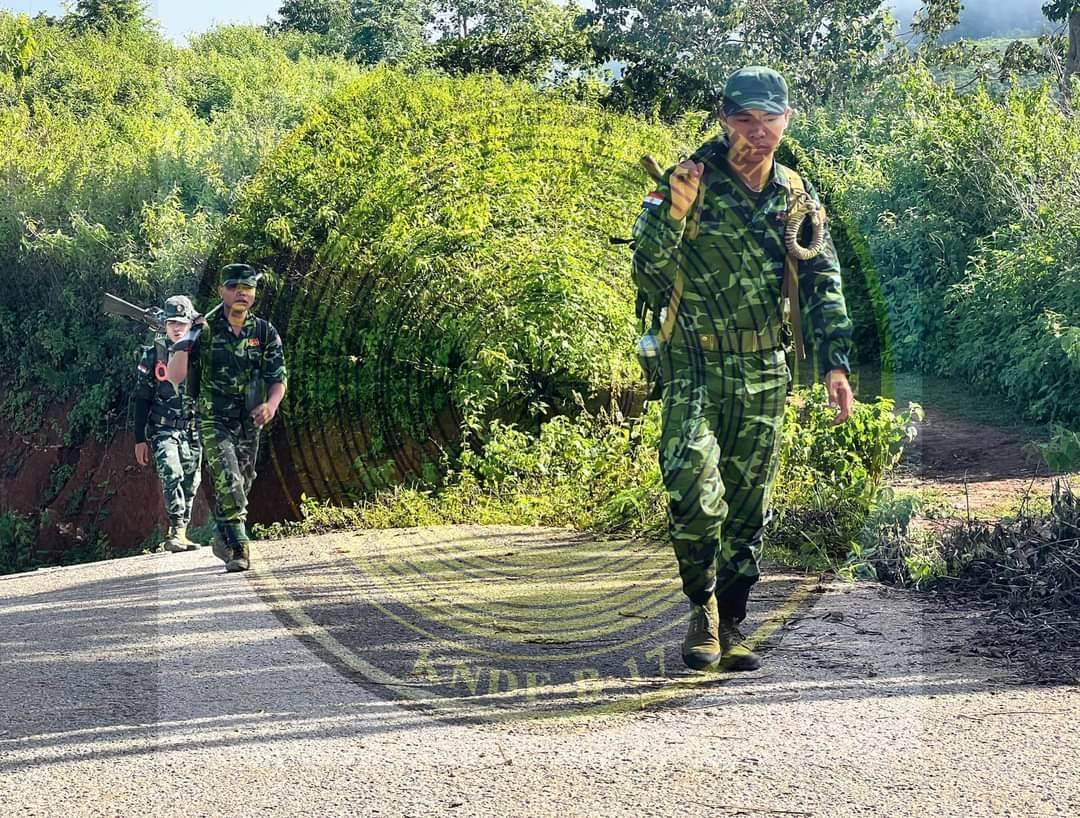 (KNDF မှ ရဲဘော်များအား ရှေ့တန်းတစ်နေရာ၌ တွေ့ရစဥ်၊ ဓာတ်ပုံ - KNDF)