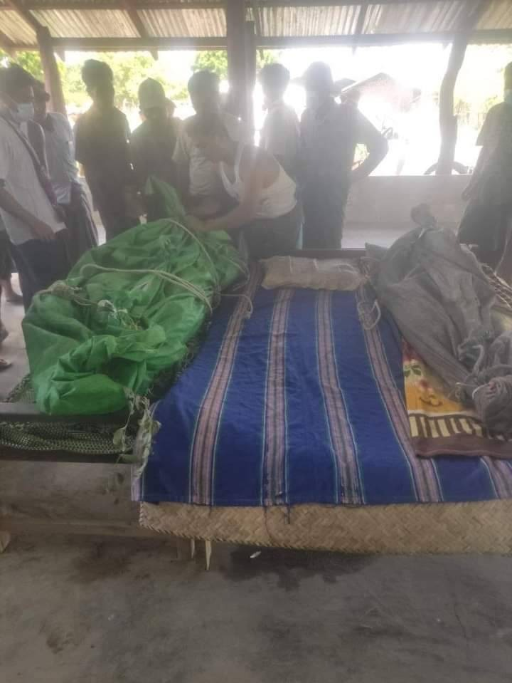 (PDFရဲဘော်နှစ်ဦး၏ စျာပနအခမ်းအနားပြုလုပ်နေစဥ်၊ဓာတ်ပုံ-Zamani Revolution Force/MMU Myaung)
