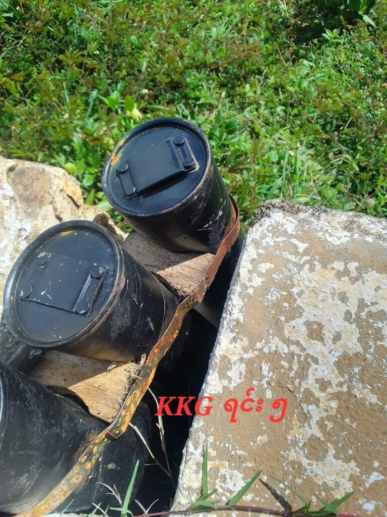 (ဆည်ဘောင်တွင်ထောင်ထားခဲ့သော မိုင်းများကိုတွေ့ရစဥ်။ ဓါတ်ပုံ-CDF-KKG)