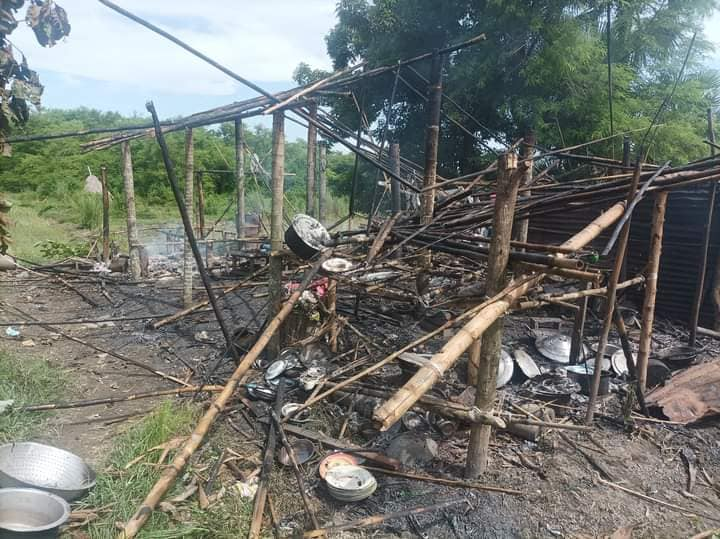 (စစ်ကောင်စီတပ် ဖျက်ဆီးသွားသော UG အဖွဲ့စခန်းနှင့် သတ်ဖြတ်ခံရသည့် လယ်သမားနှစ်ဦး၏ ရုပ်အလောင်းအား တွေ့ရစဥ်၊ ဓာတ်ပုံ - People’s Defence Force - Kalay - Battalion 02)
