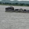(ကချင်ပြည်နယ်သို့ ဆန်တက်သွားသည့် သဘော် အုပ်စုမှ တစ်စီးအား တွေ့ရစဉ်၊ ဓာတ်ပုံ - Tigyaing Revolution -TR)