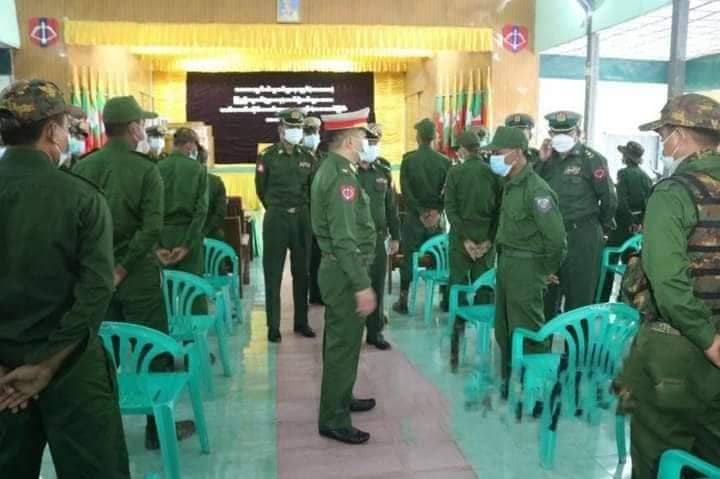 (ကလေးမြို့တွင်စစ်ကောင်စီက ပျူအမည်ပြောင်း ပြည်သူ့စစ်(ဌာနေ) အဖွဲ့ထံ ဆိုင်ကယ်များပေးအပ်စဥ်။ ဓါတ်ပုံ-စကစ)