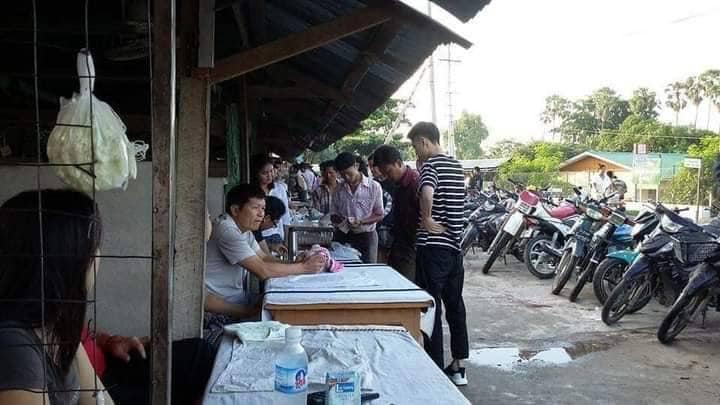 ခြိမ်းခြောက်စာနှင့် ဘော်ဂါကျောက်ဝိုင်းအား တွေ့ရစဥ်။ ဓာတ်ပုံ-ဒေသခံ