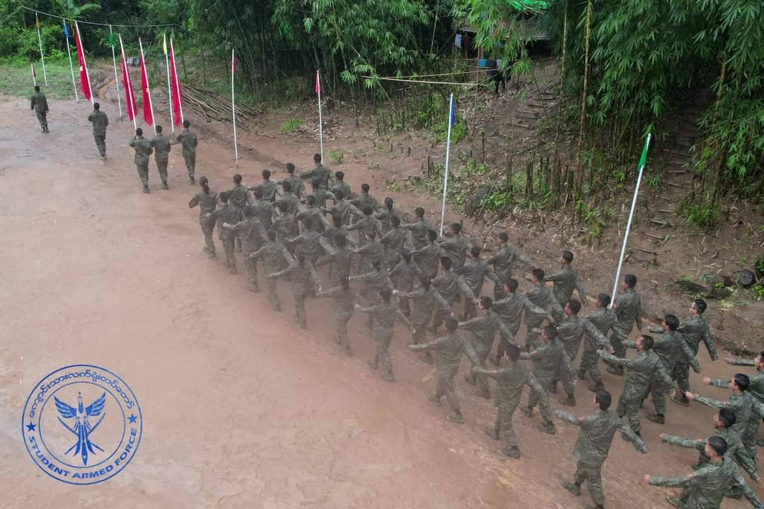 ဓာတ်ပုံ - ကျောင်းသားလက်ရုံးတပ်တော်
