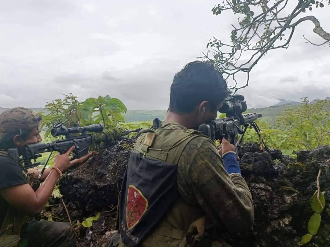 (စနိုက်ပါပူးပေါင်းတပ်ဖွဲ့မှ ရဲဘော်များအား ရှေ့တန်းတစ်နေရာ၌ တွေ့ရစဥ်)