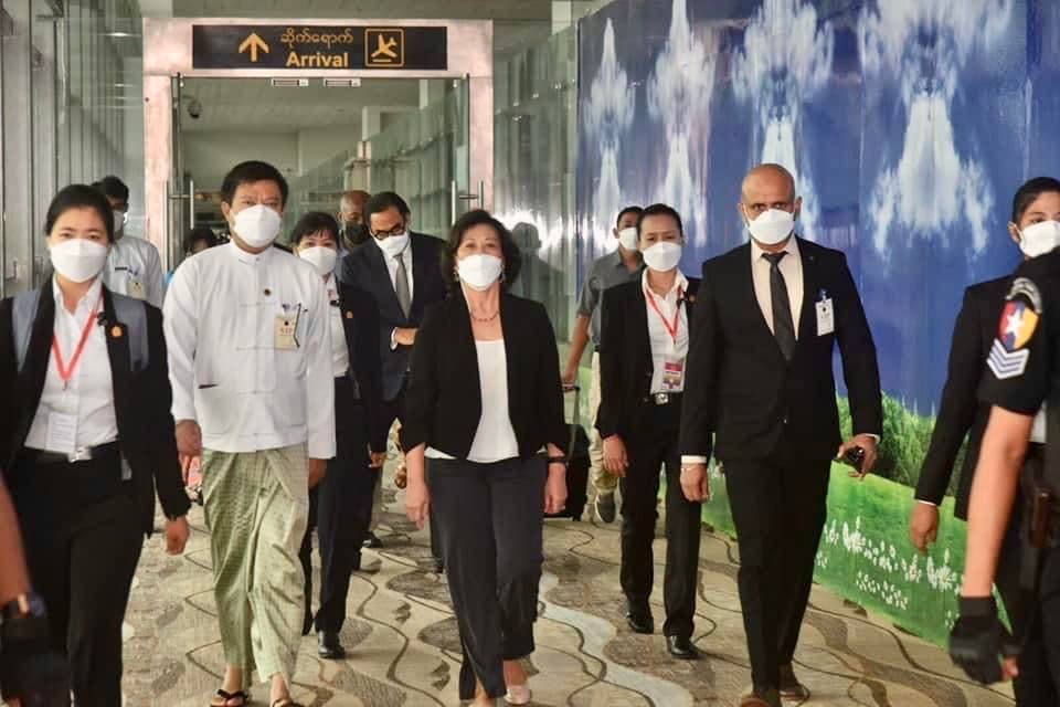 မြန်မာနိုင်ငံသို့ ရောက်ရှိလာသော ကုလအထူးကိုယ်စားလှယ်အား တွေ့ရစဉ်