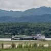 စစ်ကောင်စီ​၏ သင်္ဘောတစ်စီးအား တွေ့ရစဉ်၊ ဓာတ်ပုံ - မြို့လှPDF