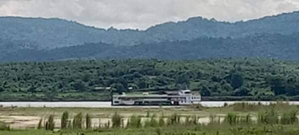 စစ်ကောင်စီ​၏ သင်္ဘောတစ်စီးအား တွေ့ရစဉ်၊ ဓာတ်ပုံ - မြို့လှPDF