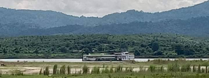 စစ်ကောင်စီ​၏ သင်္ဘောတစ်စီးအား တွေ့ရစဉ်၊ ဓာတ်ပုံ - မြို့လှPDF