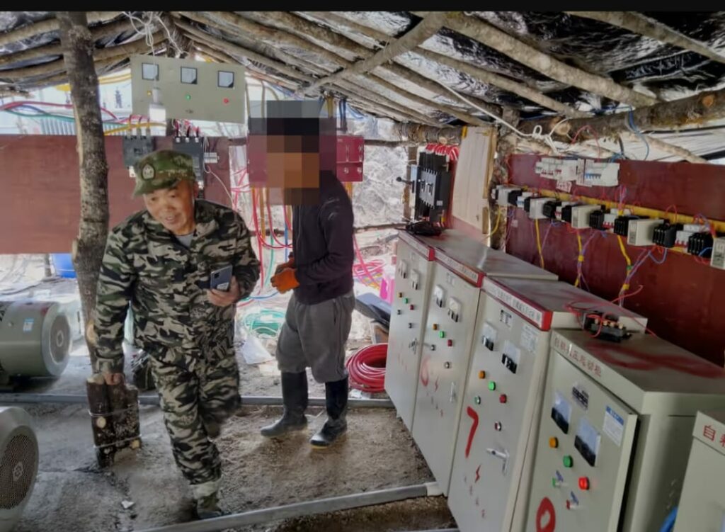 မေ့​ရှားသတ္ထု ရှာ​ဖွေတူး​ဖော်​မှုတွင်စစ်​ကောင်စီလက်​အောက်ခံပြည်သူ့စစ်များနှင့်စစ်​ကောင်စီတို့က တရုတ်နှင့်​ပေါင်းလုပ်​နေခြင်းဖြစ်သည်။ ဓါတ်ပုံ-GW