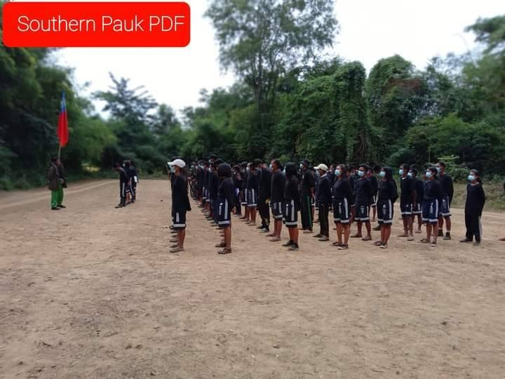 (ပေါက်နယ်ဒေသတွင်း ပြည်သူ့ကာကွယ်ရေးအဖွဲ့တစ်ဖွဲ့အား စစ်ဆင်ရေးတစ်ခုတွင် တွေ့ရစဥ်)