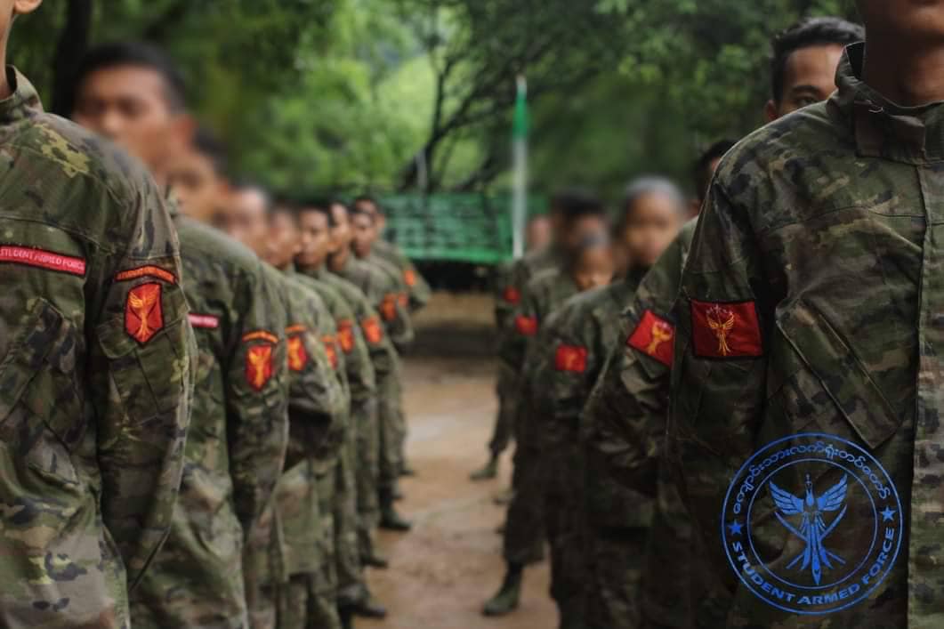 ဓာတ်ပုံ - ကျောင်းသားလက်ရုံးတပ်တော်
