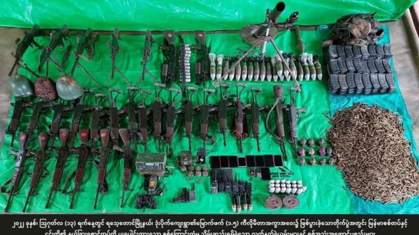 (စစ်​ကောင်စီတပ်ထံမှ AAသိမ်းဆည်းရရှိ​သော လက်နက်ခဲယမ်းများ နှင့်တိုက်ပွဲဖြစ်ပွားရာ​မြေပုံ။ ။ဓါတ်ပုံ- AA)