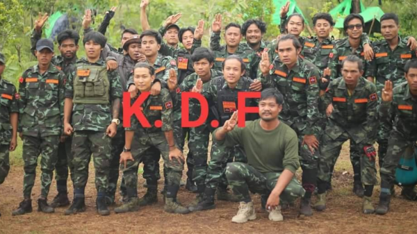(ကရင်နီဒီမိုကရက်တစ်တပ်ဦး(KDF)မှ ရဲဘော်များအား တွေ့ရစဥ်)
