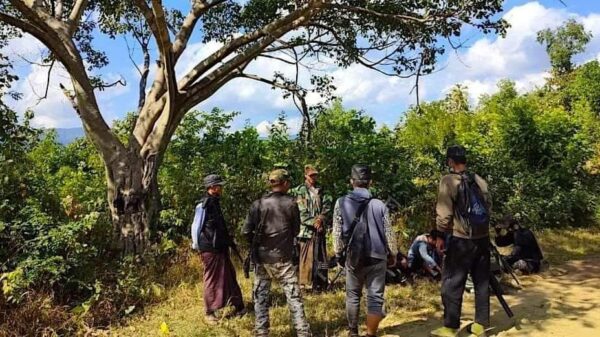 (ဗိုလ်နဂါးဦးဆောင်သော တပ်ဖွဲ့အားတွေ့ရစဥ်၊ ပုံအဟောင်းကို အသုံးပြုထားပါသည်)