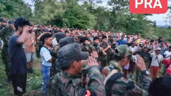 (ကျဆုံးရဲဘော်များအား အလေးပြုနေသည့် PRA ရဲဘော်များအား တွေ့ရစဥ်၊ ဓာတ်ပုံ - PRA)