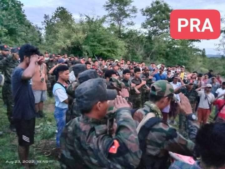 (ကျဆုံးရဲဘော်များအား အလေးပြုနေသည့် PRA ရဲဘော်များအား တွေ့ရစဥ်၊ ဓာတ်ပုံ - PRA)