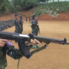 (AAမှ စစ်သည်အမျိုးသမီးတစ်ဦးကို တွေ့ရစဥ်)