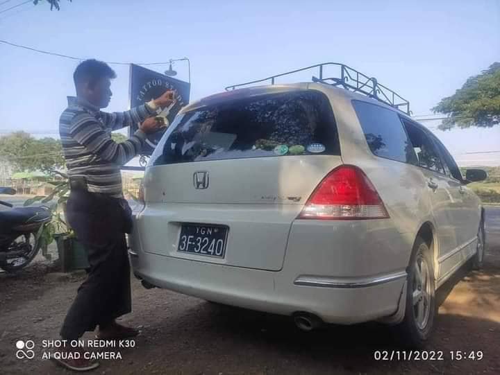 (သိမ်းဆည်းရမိသောပစ္စည်းများနှင့် ဖုန်းအတွင်းပါဓာတ်ပုံများအား တွေ့ရစဉ်)