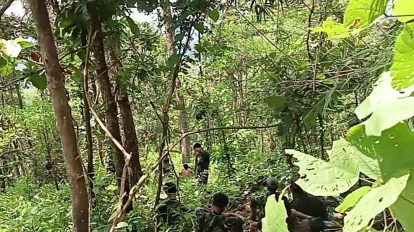 (Indaw Revolution - IR မှ ရဲဘော်များကို ရှေ့တန်းတစ်နေရာ၌ တွေ့ရစဥ်၊ ဓာတ်ပုံ - Indaw Revolution - IR)
