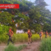 (စစ်ဆင်ရေးသွားရောက်နေသည့် ဒေသတွင်း ပြည်သူ့ကာကွယ်ရေးအဖွဲ့ဝင်များအား တွေ့ရစဥ်။ဓာတ်ပုံ - Shwe Lal Kyun PDF)