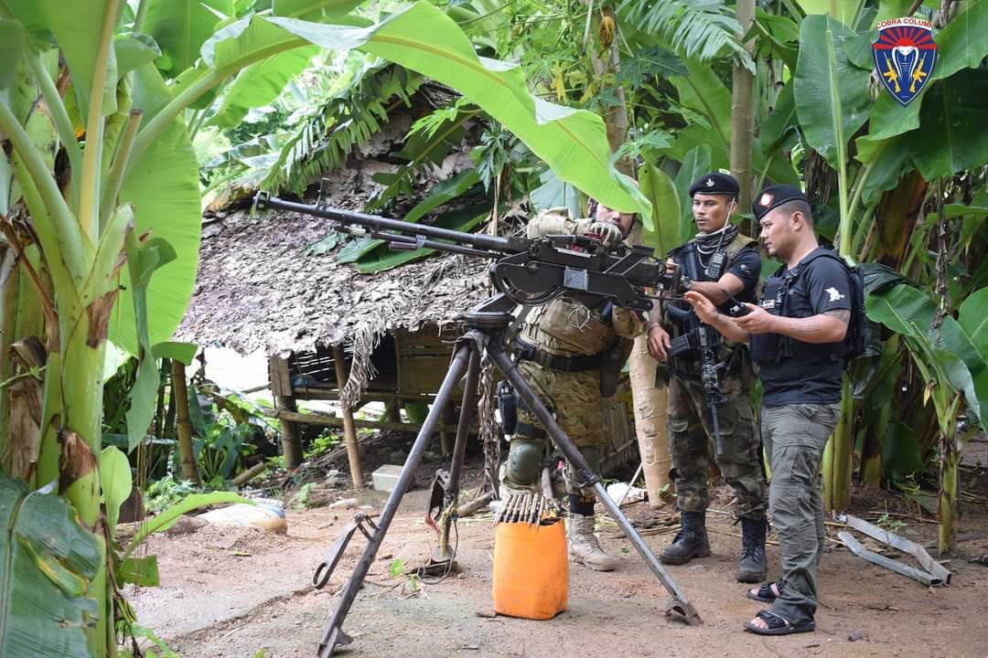 တိုက်ပွဲဝင်နေသော ကော်ဘရာစစ်ကြောင်းမှူးနှင့် တပ်ဖွဲ့ဝင်များ