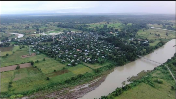(ထိတွေ့တိုက်ပွဲဖြစ်ပွားနေသော ဂန့်ဂေါမြို့နယ် မင်းရွာအား တွေ့ရစဥ်၊ ဓာတ်ပုံ PDF GANGAW)