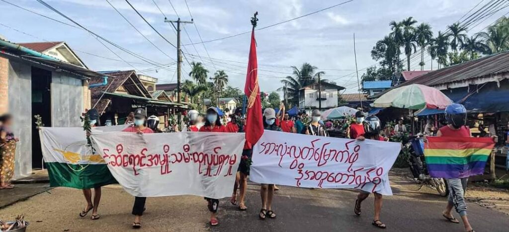 ပြည်သူများဆန္ဒထုတ်ဖော်နေကြစဥ် ။ ။ဓါတ်ပုံ-CJ