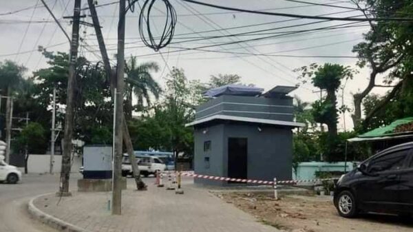 (ရန်ကုန်မြို့တွင် တွေ့ရသည့် စစ်ကောင်စီတပ် လုံခြုံရေးဘန်ကာတစ်ခုအား တွေ့ရစဉ်၊ ဓာတ်ပုံ - CJ)