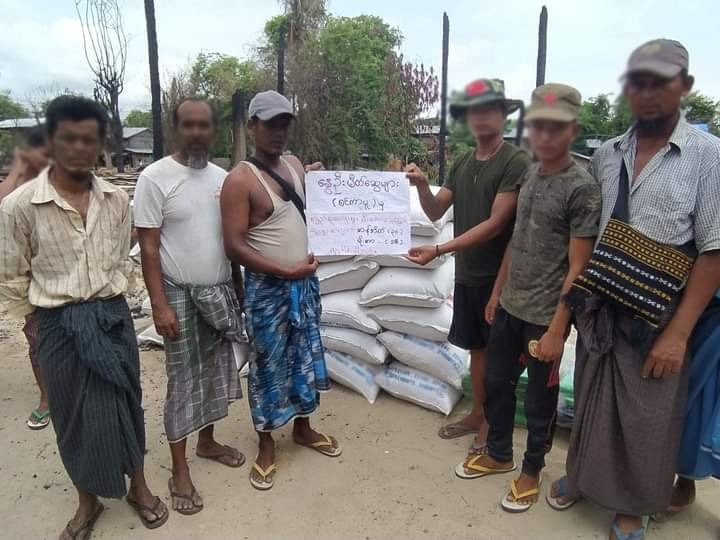 ကျီစုကျေးရွာအား သွားရောက်လှူဒါန်းပေးနေစဥ်၊ ဓာတ်ပုံ-KURDAF