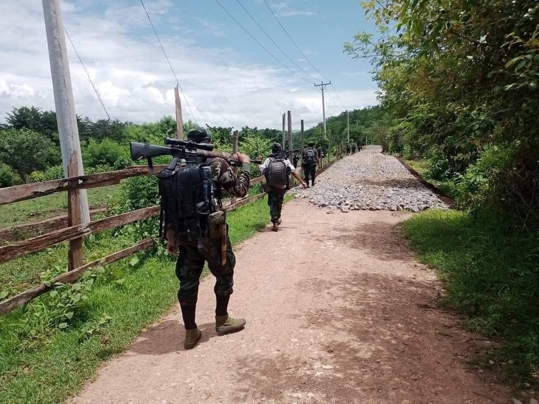 စစ်ကောင်စီကို တိုက်ခိုက်ပြီးနောက် ဆုတ်ခွာလာခဲ့သော BPDF တပ်ဖွဲ့ဝင်များအား တွေ့ရစဥ်၊ ဓာတ်ပုံ - BPDF