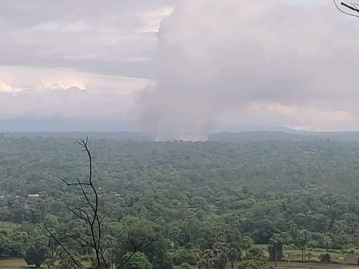 မြိုင်မြို့နယ်မှ ကျေးရွာများကိုစစ်တပ်ကမီးရှို့နေစဥ်။ဓါတ်ပုံ-CJ
