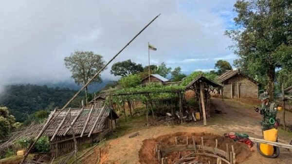 ကရင်နီပူးပေါင်းတပ်မှ စခန်းအားသိမ်းပိုက်ပြီးနောက် မီးရှို့နေစဉ်၊ ဓာတ်ပုံ -Kn.A.C