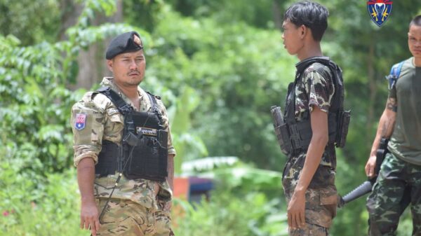 (ကော်ဘရာစစ်သည်တော်များကို ရှေ့တန်း၌ တွေ့ရစဥ်၊ ဓာတ်ပုံ - Cobra Column)