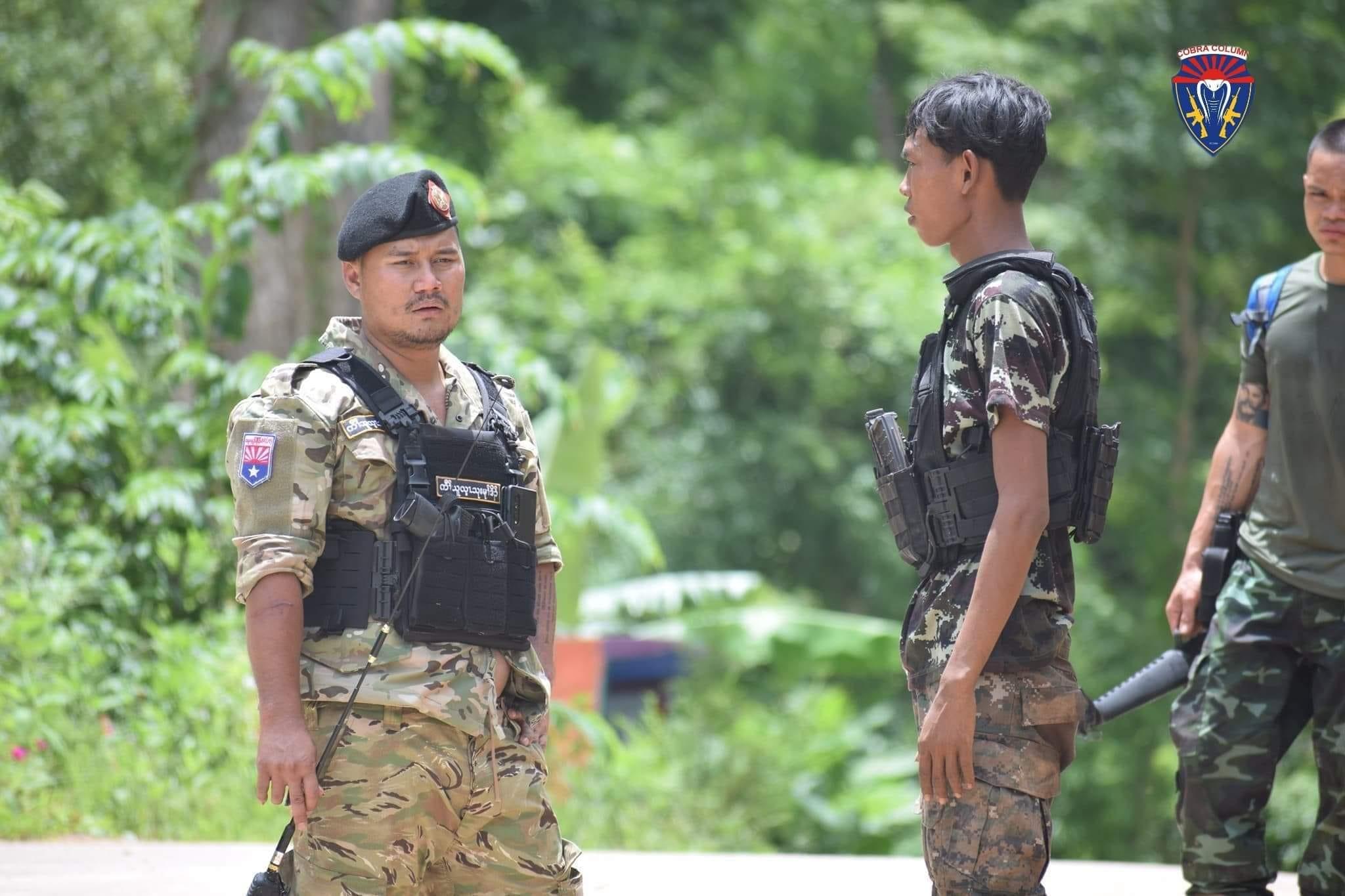 (ကော်ဘရာစစ်သည်တော်များကို ရှေ့တန်း၌ တွေ့ရစဥ်၊ ဓာတ်ပုံ - Cobra Column)