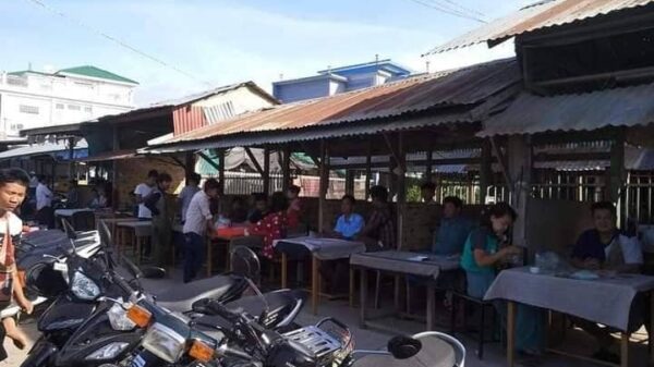 ခြိမ်းခြောက်စာနှင့် ဘော်ဂါကျောက်ဝိုင်းအား တွေ့ရစဥ်။ ဓာတ်ပုံ-ဒေသခံ
