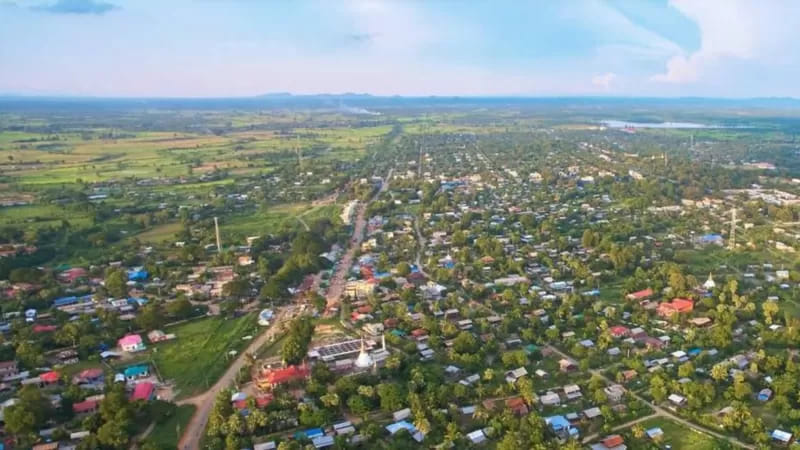 (ကျွန်းလှမြို့ ကိုအ​​​ပေါ်စီးမှ​မြင်တွေ့ရပုံ။ဓါတ်ပုံ-CJ)
