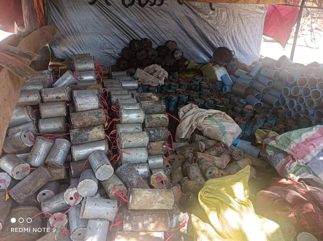 CDF မင်းတပ်က ထုတ်လုပ်ထားသည့် မိုင်းများအား တွေ့ရစဥ်၊ ဓာတ်ပုံ - ဆလိုင်းမာန်အွမ်