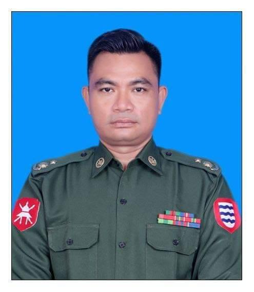 စစ်ဆေးစဥ်ထွက်ပြေး၍ ပစ်ခတ်ခံရပြီးသေဆုံးသွားသော ဒုဗိုလ်မှူးကြီးဆိုသူ၏ ဓာတ်ပုံနှင့် ၎င်းစီးနင်းလာသည်ဟု ယူဆရသည့်ဆိုင်ကယ်အား မြိုင်(ပ.က.ဖ)က ထုတ်ပြန်ထားစဥ်။ ဓာတ်ပုံ-မြိုင် ပ.က.ဖ