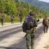 (ကစယ်ဒိုဖက်ဒရယ်စစ်ကြောင်းမှ ရဲဘော်များအား တွေ့ရစဉ်)