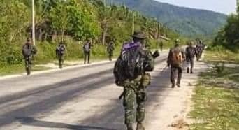 (ကစယ်ဒိုဖက်ဒရယ်စစ်ကြောင်းမှ ရဲဘော်များအား တွေ့ရစဉ်)