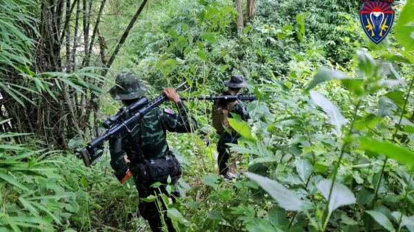 (​ကော်ဘရာစစ်​ကြောင်းမှ တပ်ဖွဲ့ဝင်အချို့ ။ ဓါတ်ပုံ-Cobra Column)