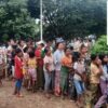 (မုံရွာမြို့တွင်ယ​နေ့နံနက်အ​ခြေခံပြည်သူများကို S&C ကဆန်နှင့်ကြက်ဥလှူဒါန်း​နေစဥ် ။ ဓါတ်ပုံ-S&C)