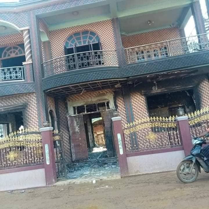 (ဝယ်တောင်(မြောက်)ရွာအား အကြမ်းဖက်စစ်တပ်က မီးရှို့ဖျက်ဆီးခဲ့ပြီးနောက် တွေ့ရစဥ်။ ဓာတ်ပုံ-We Love Myaing)
