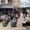 (မဲ​ဆောက်တွင်ထိုင်းရဲများနှင့်ဖမ်းဆီးခံရသူများကို​တွေ့ရစဥ်။ ။ဓါတ်ပုံ-Matichon)