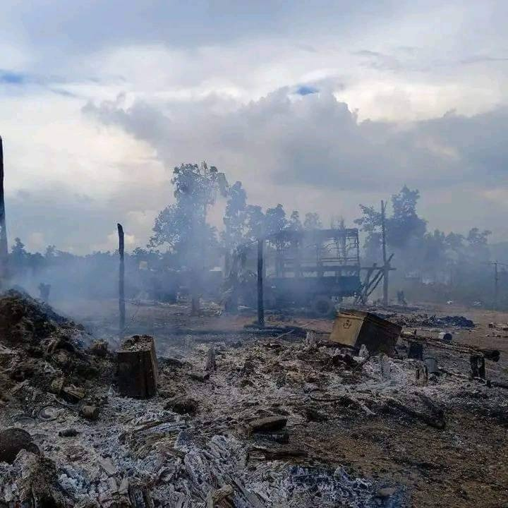 (နှမ်းခါးရွာအား အကြမ်းဖက်စစ်တပ်က မီးရှို့ဖျက်ဆီးသွားပြီးနောက် တွေ့ရစဥ်။ဓာတ်ပုံ-နှမ်းခါးရွာ ပြန်လည်ထူထောင်ရေးအဖွဲ့)