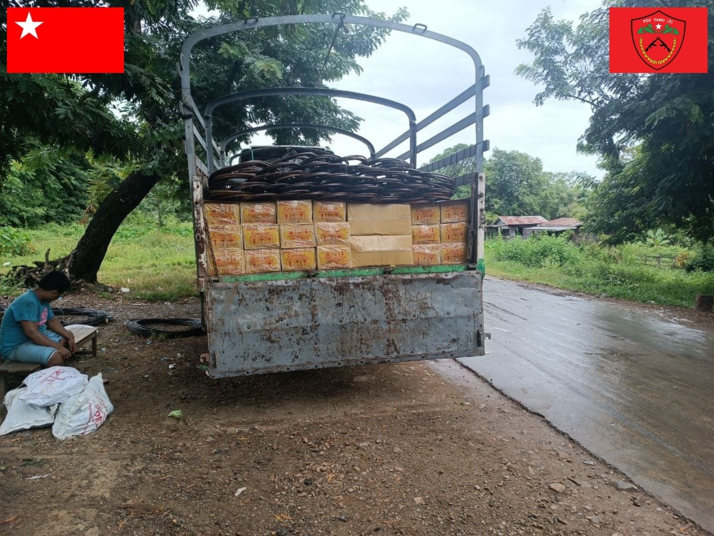 (စစ်ကောင်စီထုတ်ကုန်များအား စစ်ဆေးနေစဥ်၊ ဓာတ်ပုံ - People's Defense Force Tamu တပ်ရင်း -၃)
