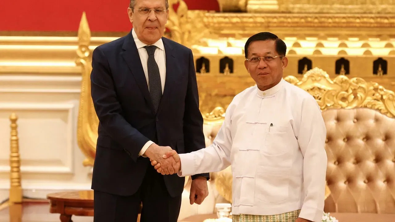 အာဆီယံ ဖိအားတွေ မြင့်တက်လာချိန်နဲ့ တိုက်ဆိုင်နေတဲ့ ရုရှား နိုင်ငံခြားရေး ဝန်ကြီးရဲ့ နေပြည်တော် ခရီးစဉ်